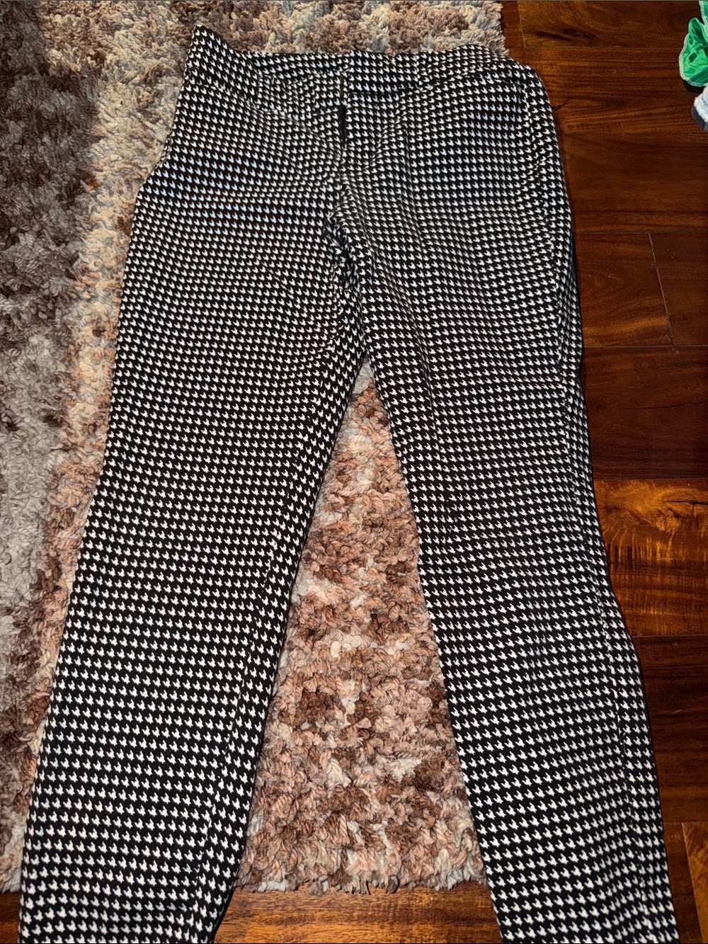 Old Navy Black and White Houndstooth Cropped Pants